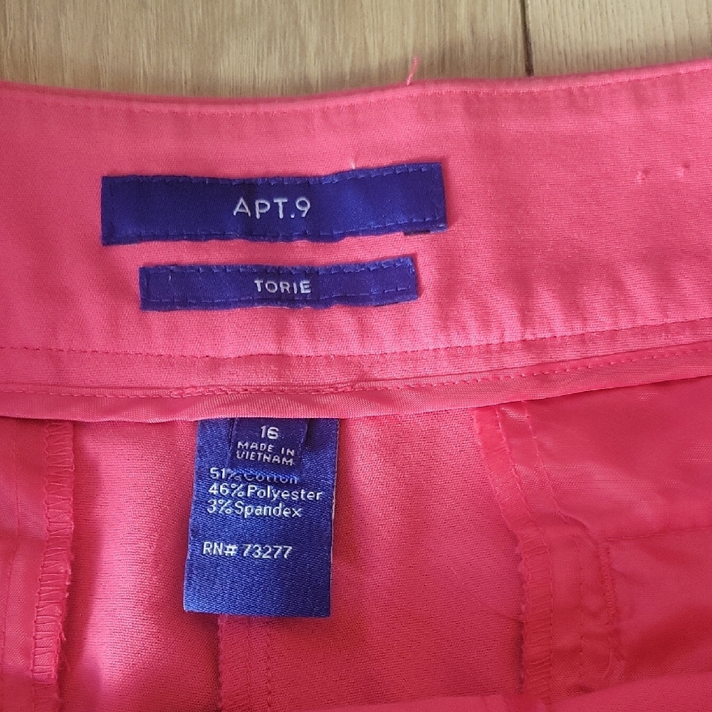 Apt. 9 Pink Capris - Picture 2 of 4